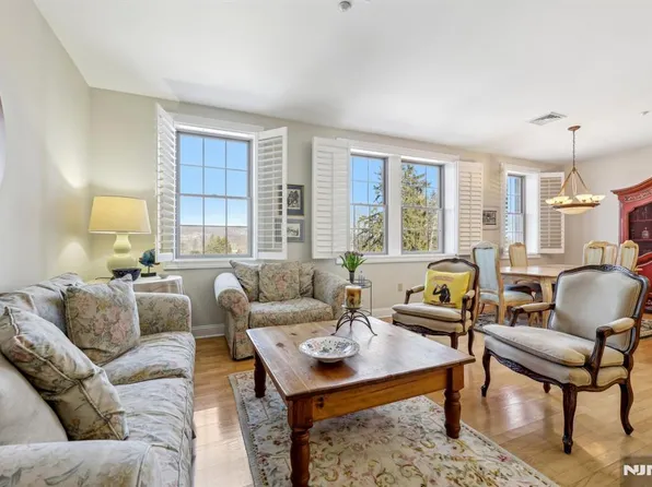 4502 Rio Vista Dr #4502, Mahwah, NJ 07430