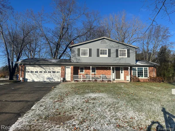 3249 Golfhill Dr, Waterford, MI 48329