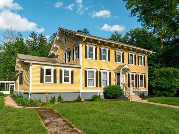 42 Bridal Ave, Warwick, RI 02886