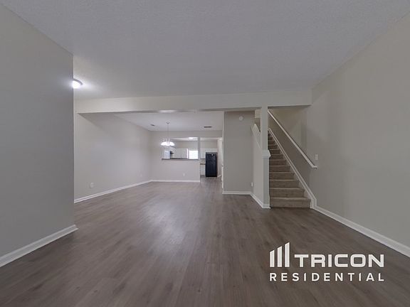 3rd image of 102 Hawkeye Ln