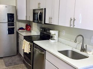 956 Chapel St APT 2E, New Haven, CT 06510