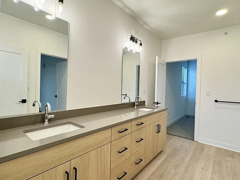2913 N Oak Trafficway #2935 — Photo 10
