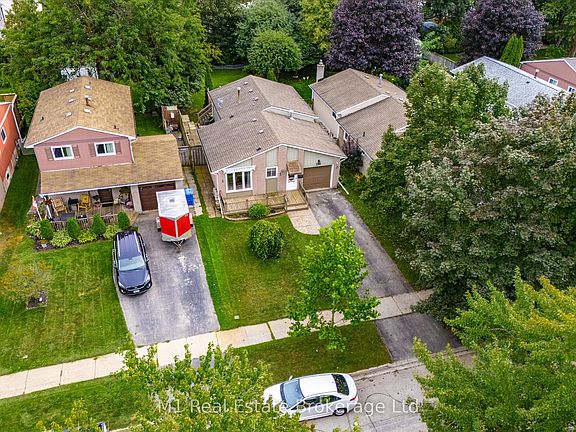 2nd image of 216 Parkside Dr E