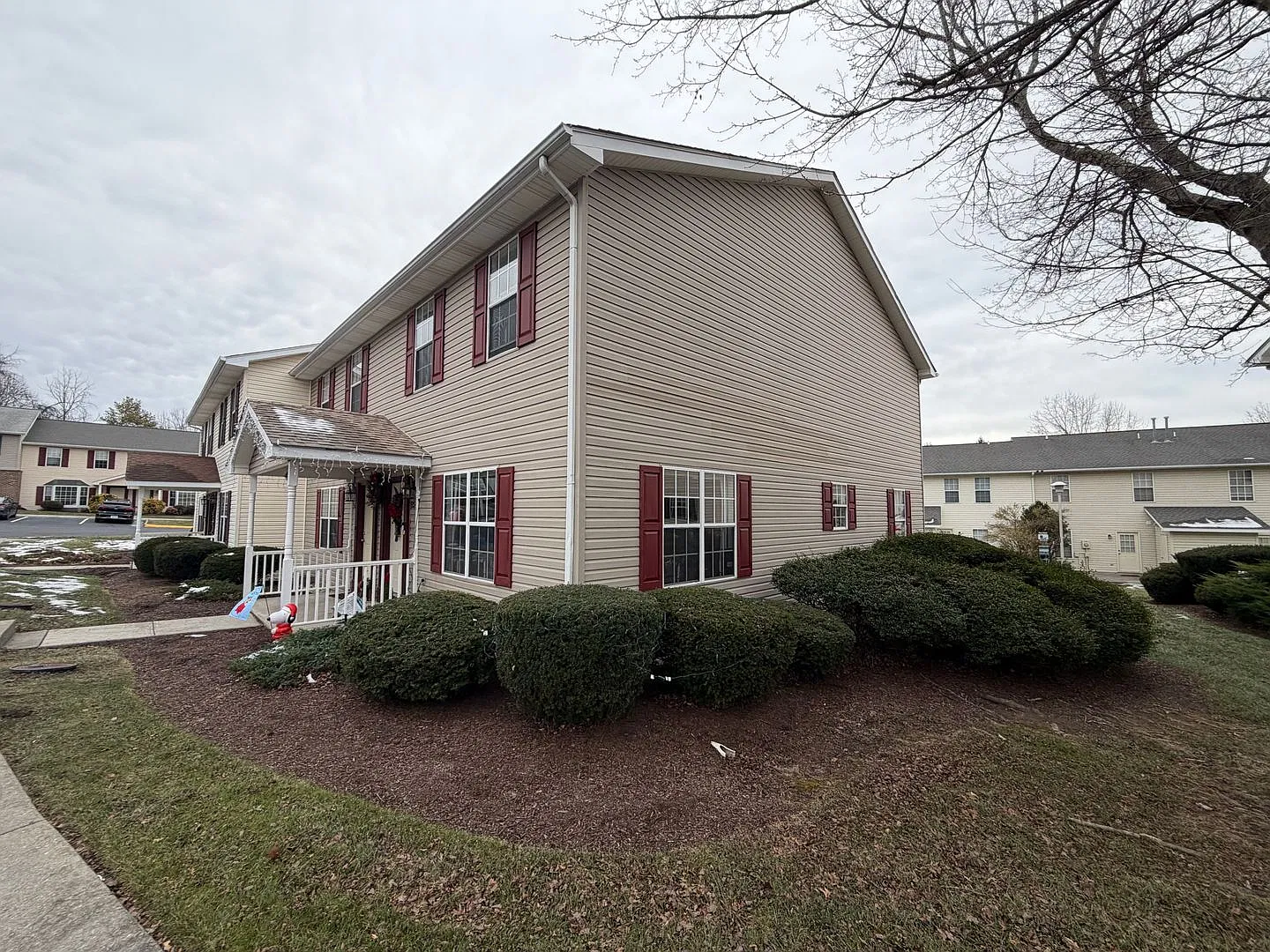 4 Bedroom, 2.5 Bathroom Townhouse in the heart of Blacksburg — Photo 1