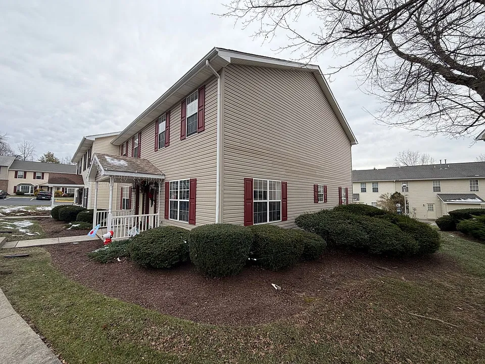 854 Patrick Henry Dr