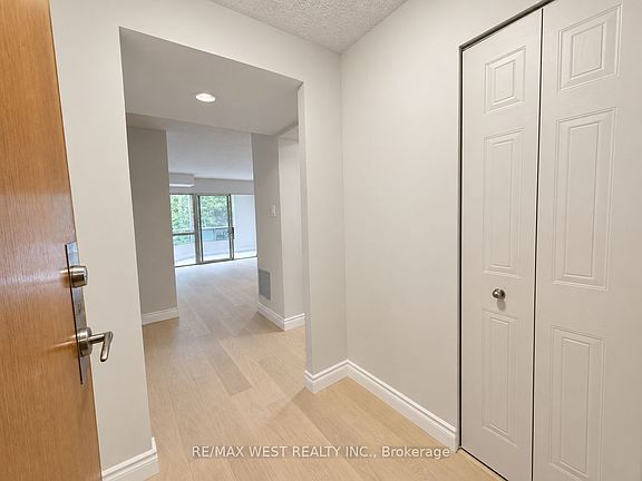 2nd image of 3 Hickory Tree Rd #305N