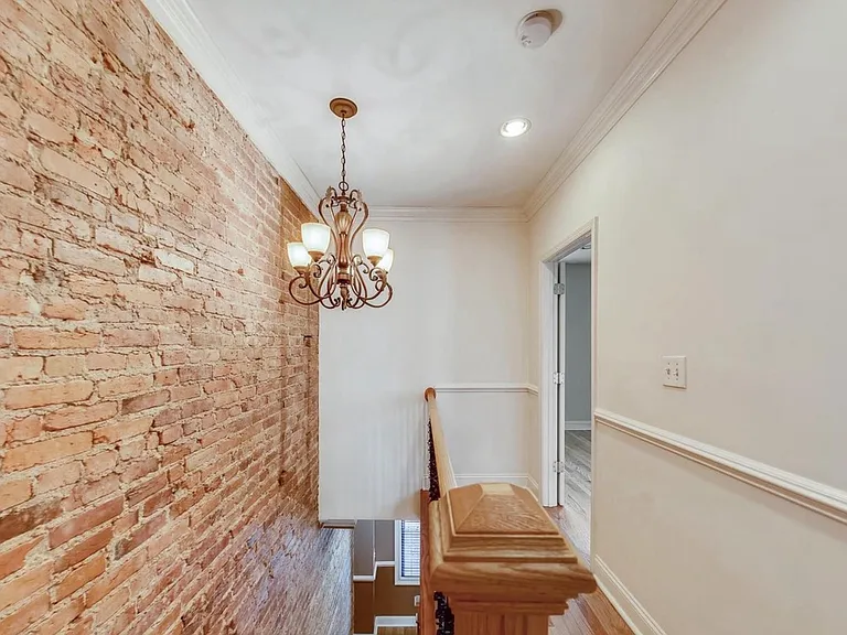 233 Bryant St NE — Photo 8