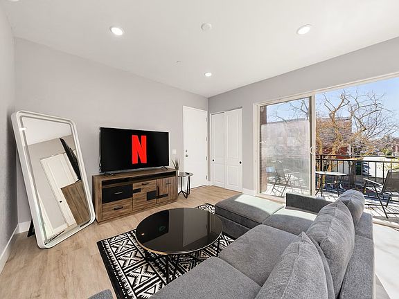 3rd image of 1928 21st St Unit 200