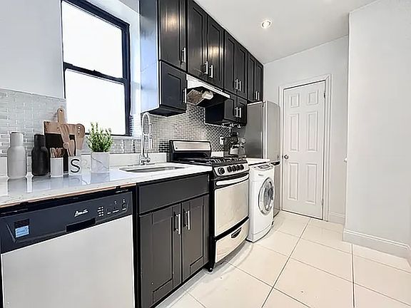 3rd image of 109 W 105th St APT 2B