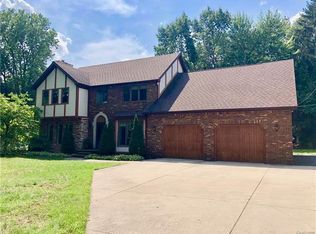 3599 Angus Rd, Fort Gratiot, MI 48059