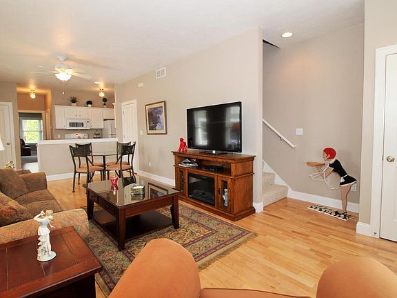 3rd image of 2520 Pickett St