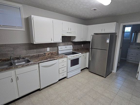 3rd image of 434 Hillside Dr #943