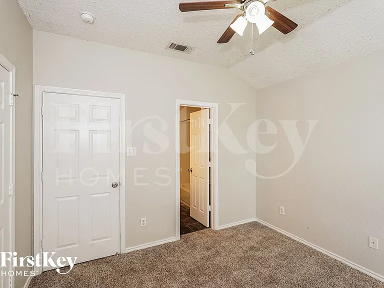 1000 High Crest Dr — Photo 9
