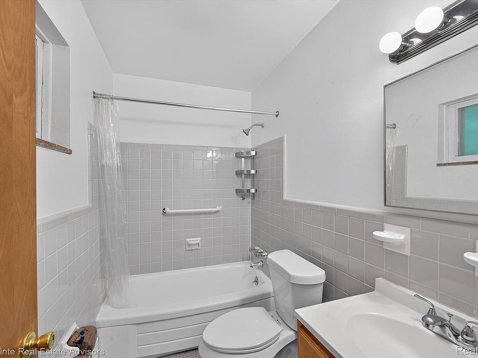 2328 Crooks Rd, photo 14