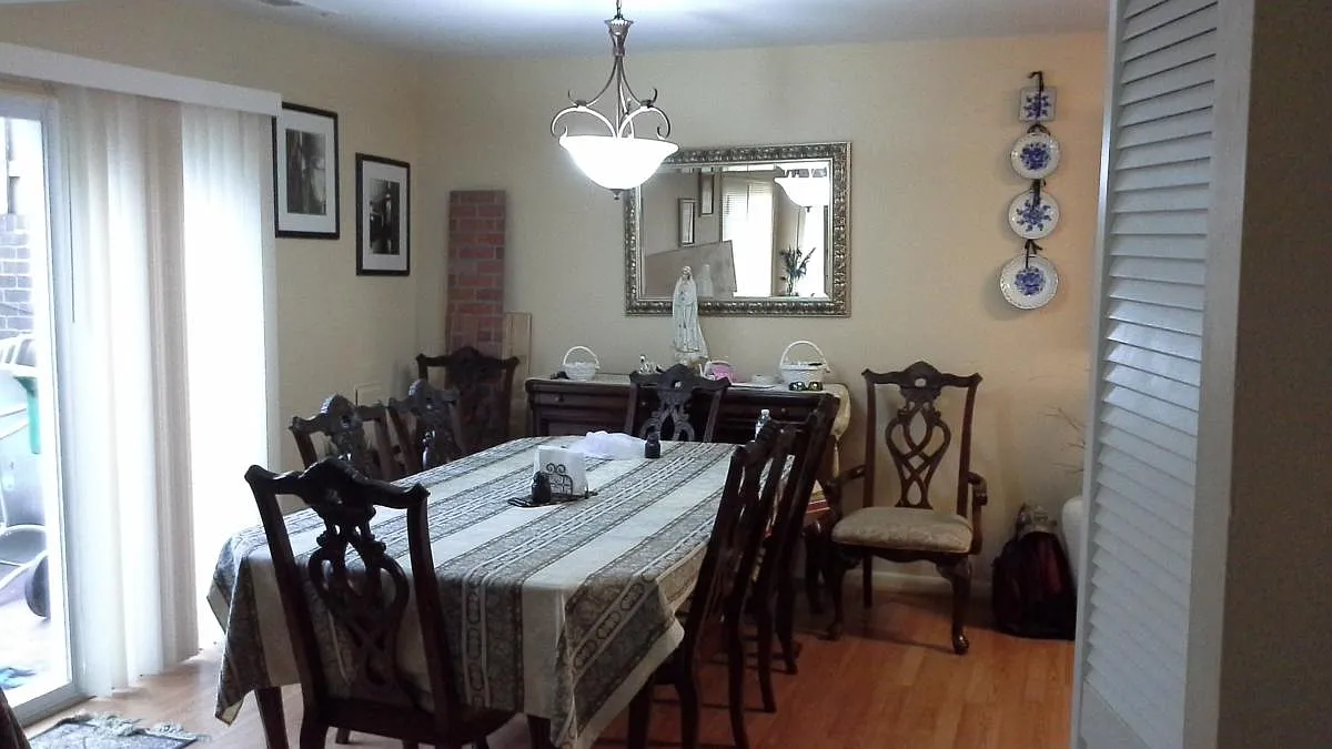 3 bed, 2.5 bath, 1350 sqft, $2,300 — Photo 4