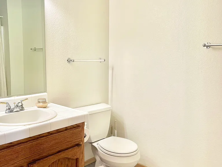 14700 Voltaire Dr — Photo 17