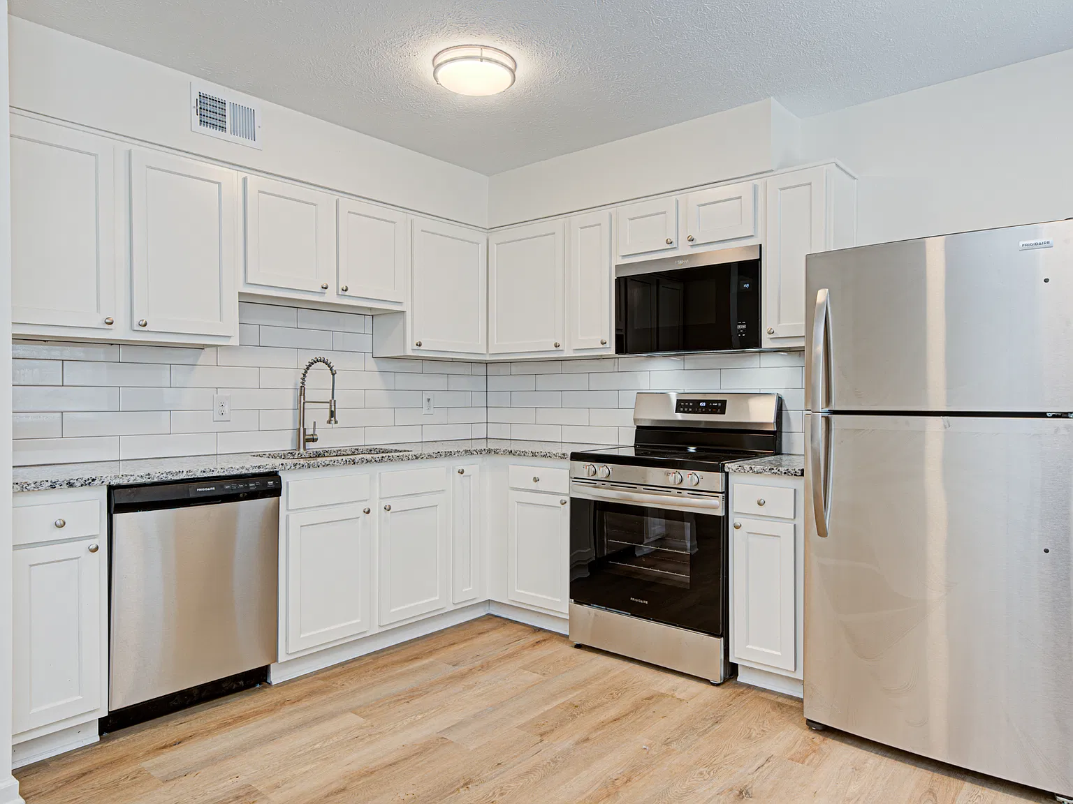2 bed, 800 sqft, $1,000 — Photo 1