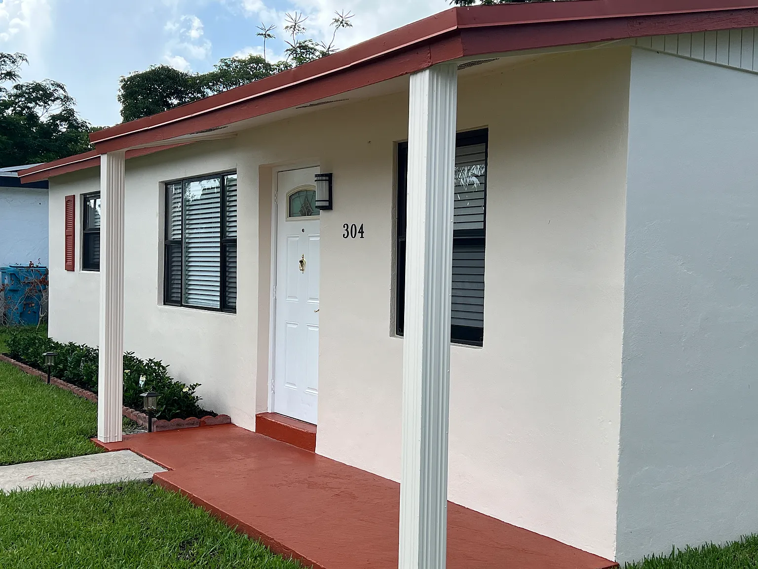 3 bed, 1000 sqft, $2,450 — Photo 2