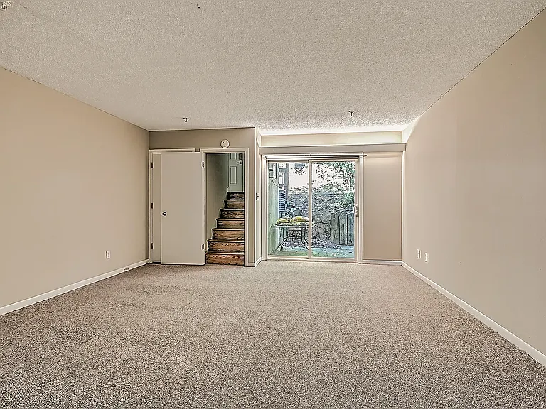 109 Beechnut St #7 — Photo 13
