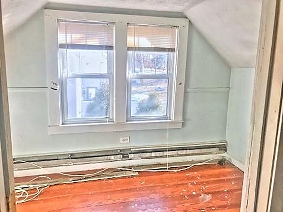 3rd image of 120 Auburn St