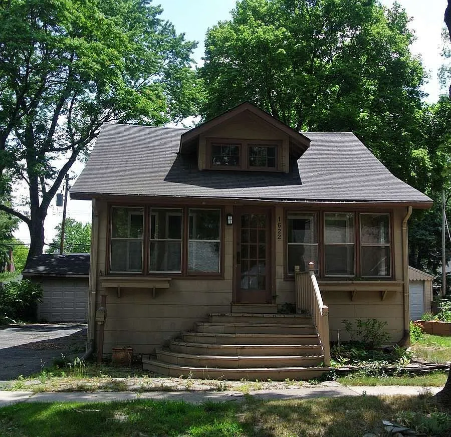 1622 N Maple Ave photo 1