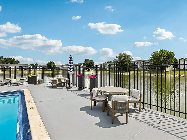 Lake Castleton Apartments — Photo 7