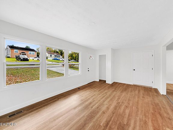 5th image of 2623 Edgewood Ave