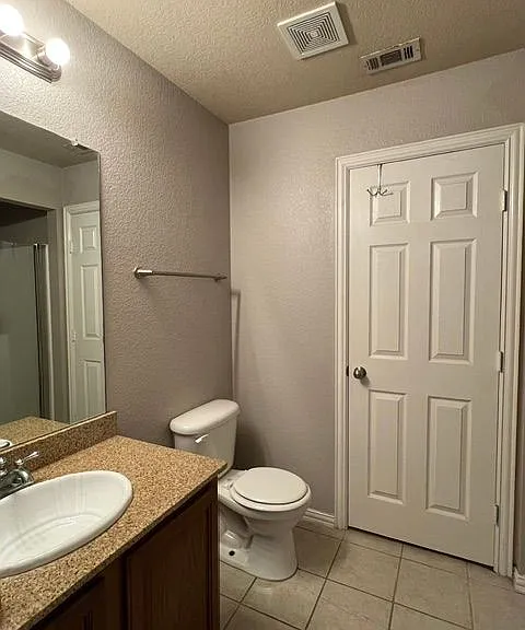 560 W Elm St #C — Photo 10