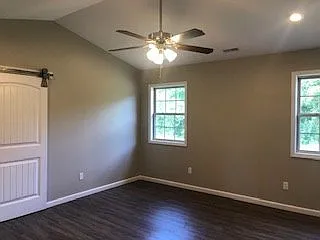 128 Lincoln Dr — Photo 12