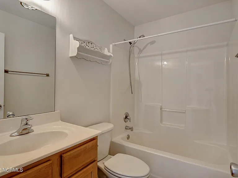 611 Catamaran Dr — Photo 23