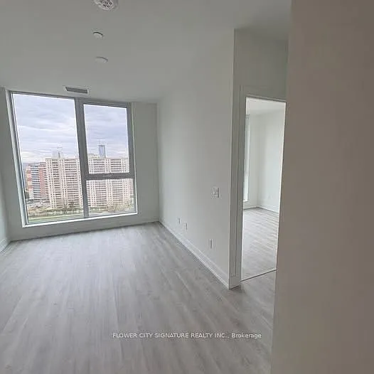 25 Cordova Ave #Penthouse 07 — Photo 4