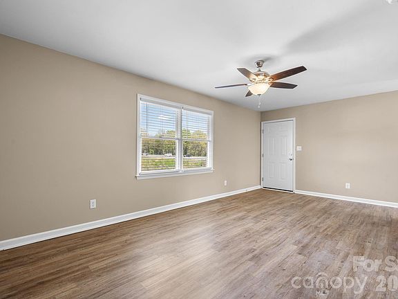 3rd image of 525 12th St SW APT 30