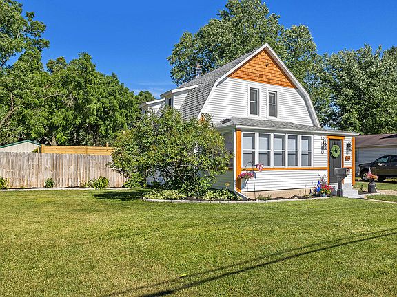 3rd image of 36 Dunning Ave