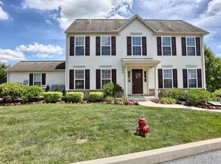 625 Creekside Ln, Lititz, PA 17543