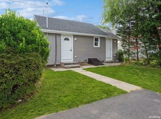 136 E Pennywood Ave, Roosevelt, NY 11575