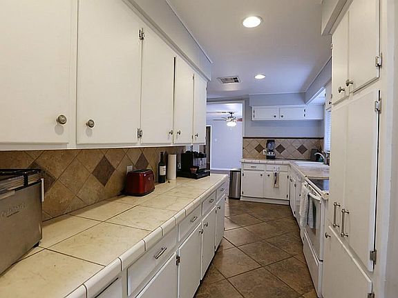5th image of 4721 Benning Dr