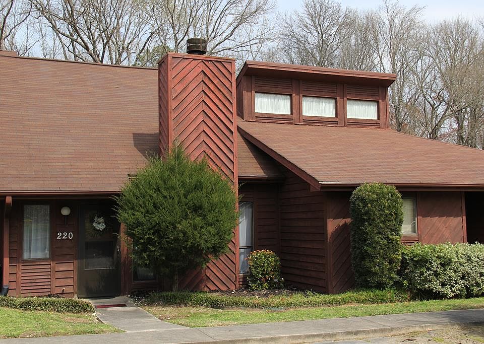 1st image of 220 Rock Knoll Dr