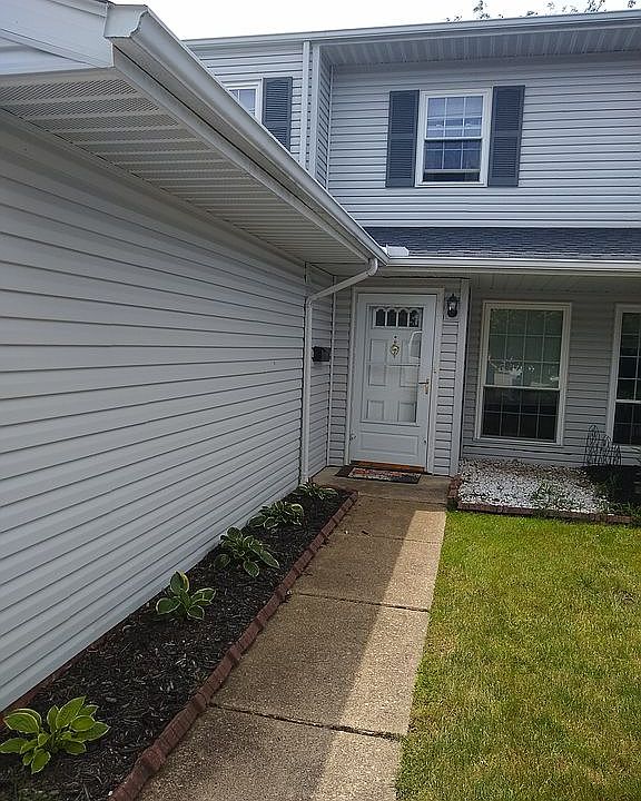 1st image of 6896-B Stratford Cir