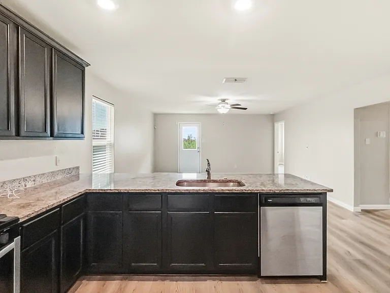 15027 Harbor Lndg — Photo 17