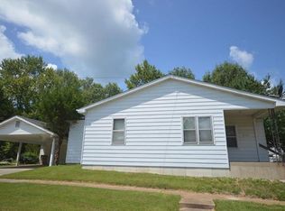 2121 Jackson St, Renault, IL 62279