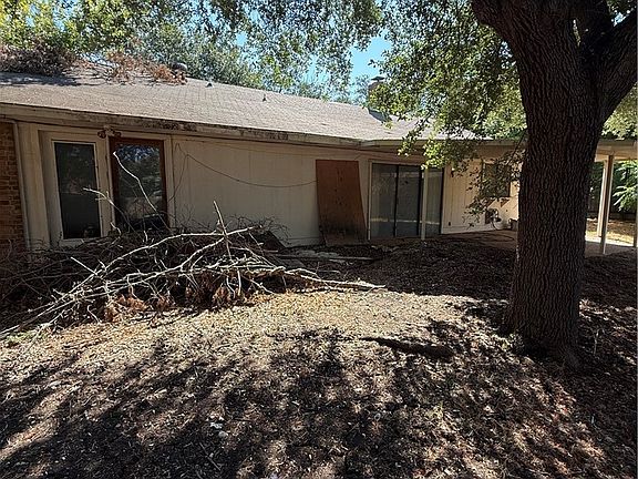 3rd image of 4009 Chisholm Trl