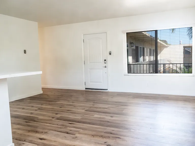 815 Loma Ave #14 — Photo 6