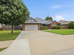 5212 S Barr Dr W, Sand Springs, OK 74063