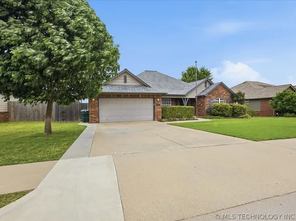 5212 S Barr Dr W, Sand Springs, OK 74063