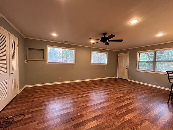 5th image of 210 Primrose St