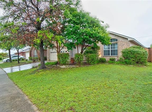 4th image of 240 Iris Ln
