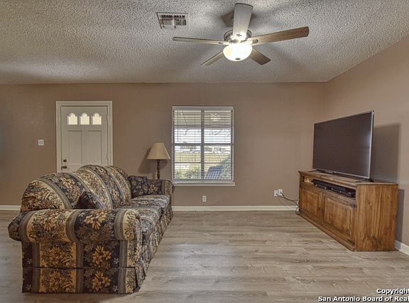 3rd image of 2643 Business Loop 181 N