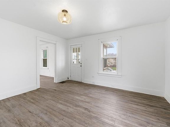 5th image of 68 Beech St