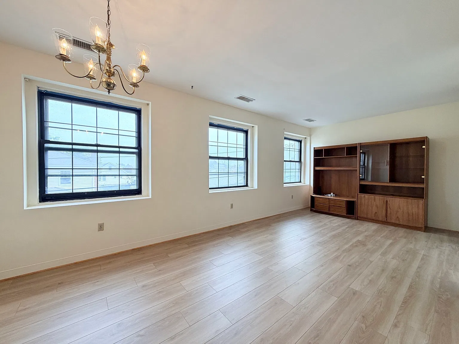10 Weston Ave — Photo 4