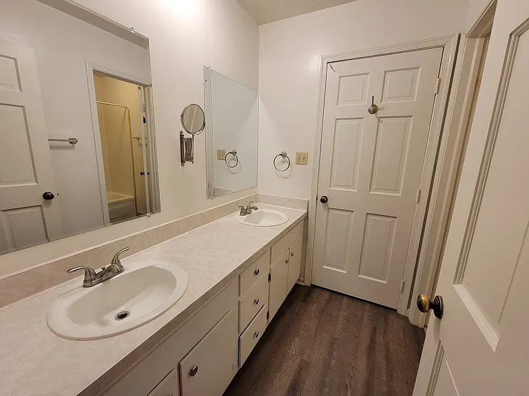 411 Hustings Ln #C — Photo 8